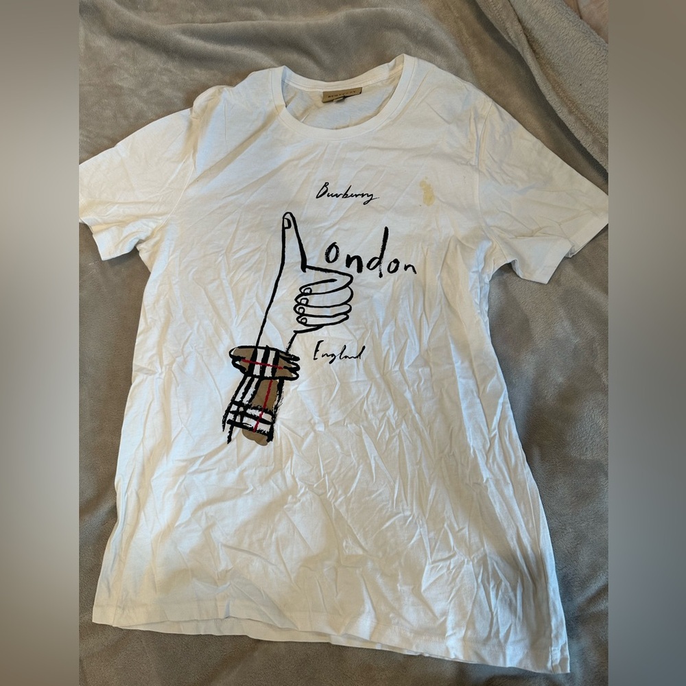 Men’s Burberry tshirt